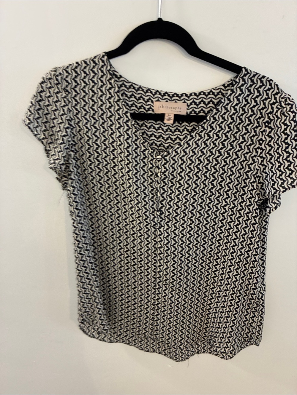 Philosophy Black and White Geometric Short Sleeve 4 Button Flowy Blouse Sz S